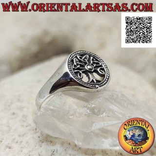 Anillo de plata con árbol de la vida en círculo calado y decoración punteada