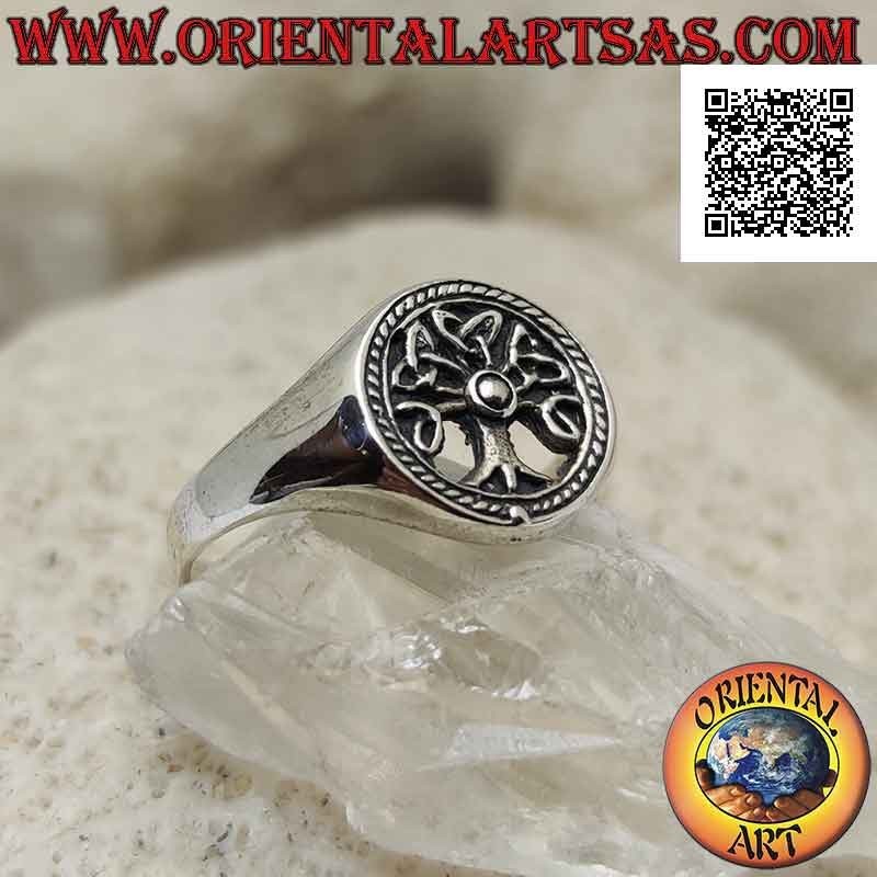 Anillo de plata con árbol de la vida en círculo calado y decoración punteada