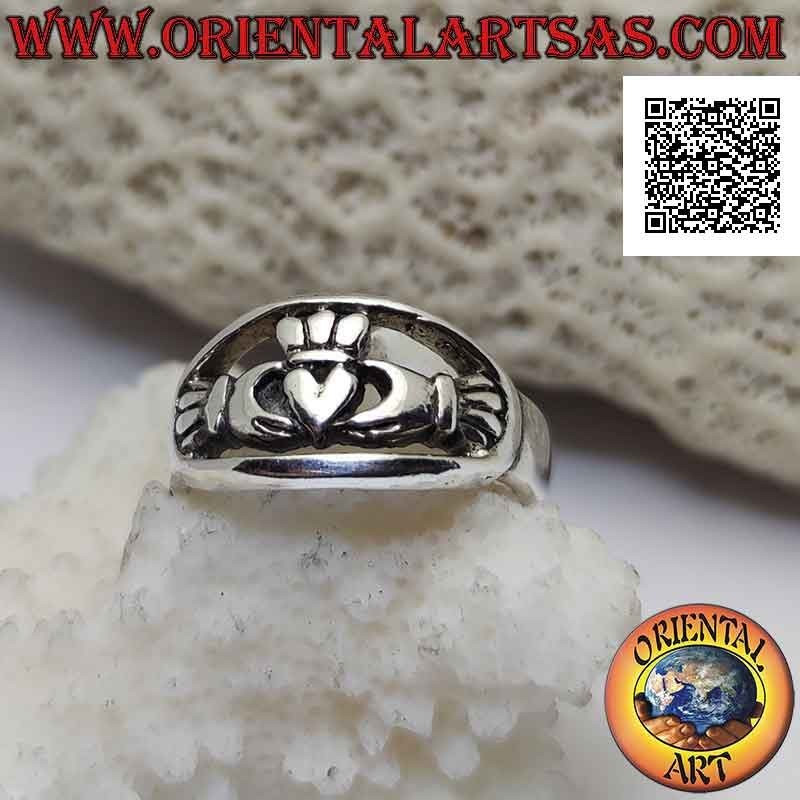 Silberner Claddagh-Ring (keltisches Symbol für Liebe, Loyalität und Freundschaft) im durchbrochenen Oval