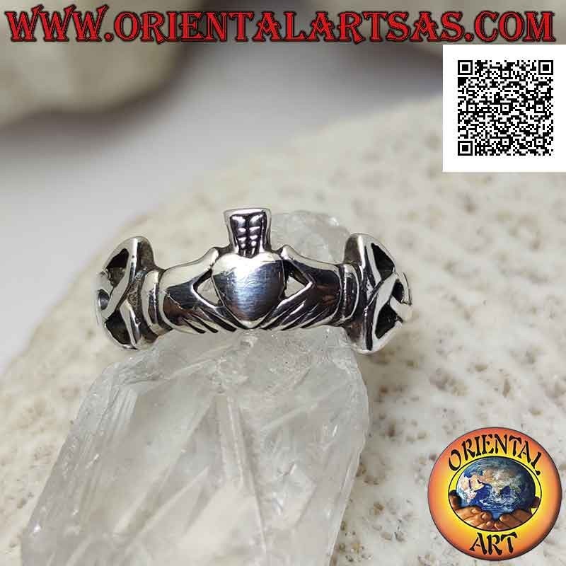 Anello in argento Claddagh irlandese (Amore Lealtà ed Amicizia) con nodi di tyrone sui lati