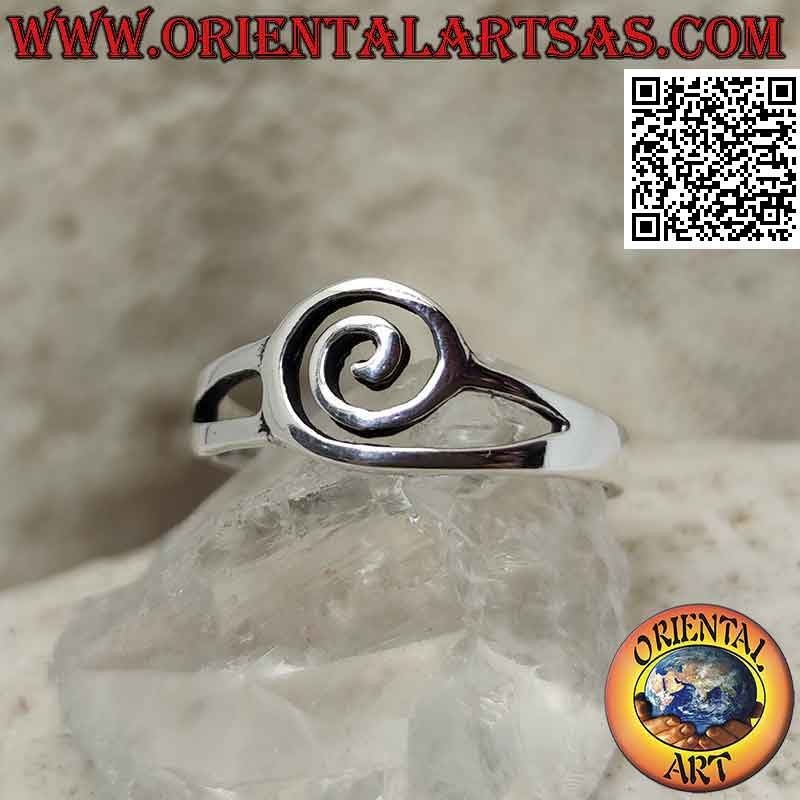 Anello in argento con spirale traforata agganciata a due