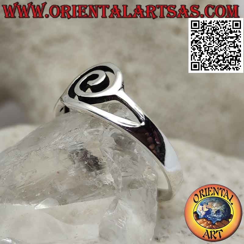 Bague en argent avec spirale perforée attachée à deux