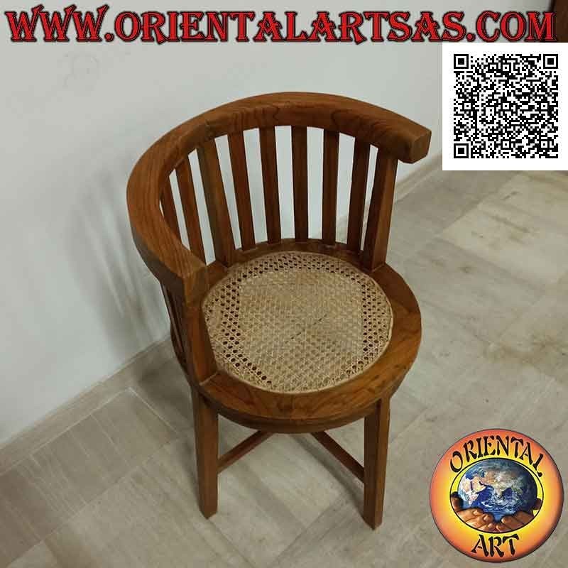 Fauteuil rond avec dossier semi-circulaire en lattes de bois de teck et assise en paille viennoise
