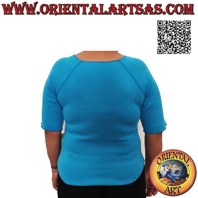 Maglia free size con collo a taglio vivo, maniche corte e fantasia (azzurro)