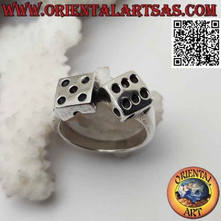 Anillo de plata en forma de dados con puntos grabados