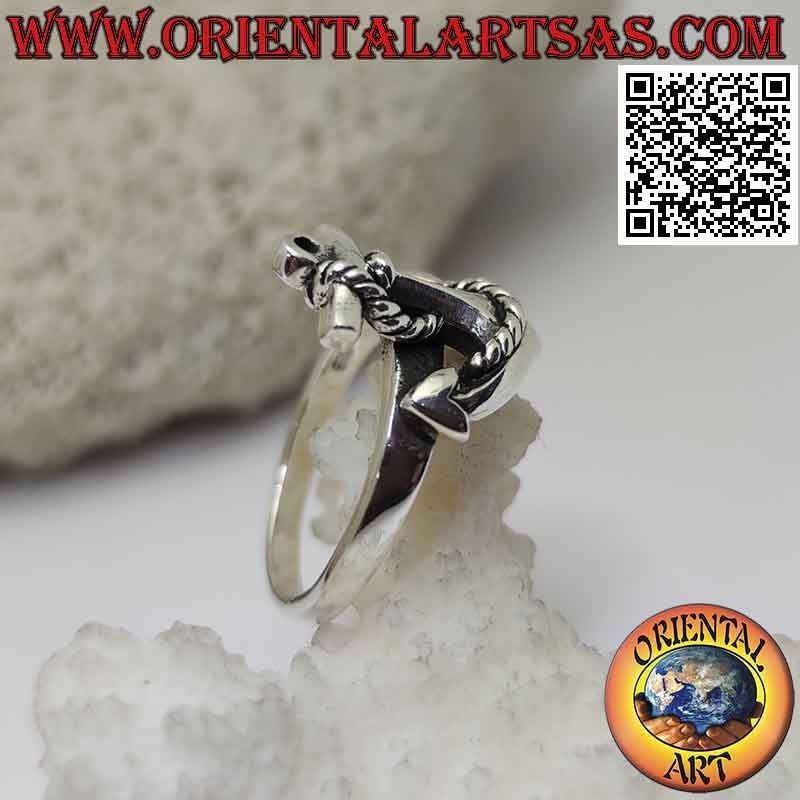 Anello in argento a forma di àncora e corda