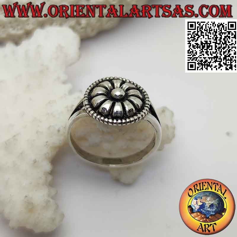 Silver ring with smooth rounded rounded ethnic flower