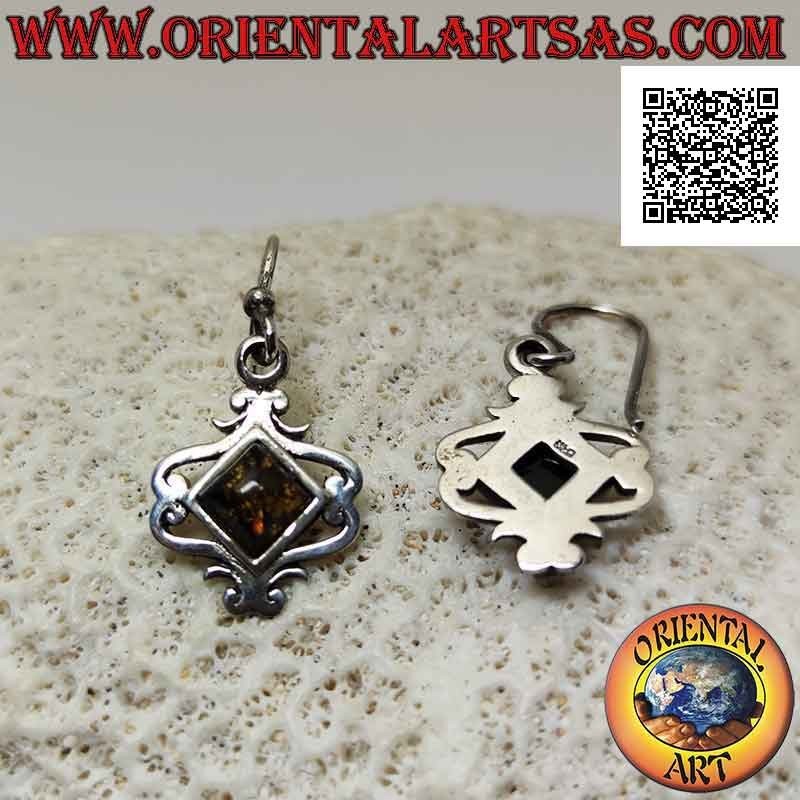 Pendientes de plata lisa de palanca con ámbar romboidal cuadrado y sinuosas líneas barrocas