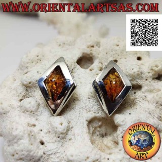 Silberlappenohrringe mit länglichem Rhomboid-Bernstein-Cabochon, umgeben von einer dicken glatten Kante