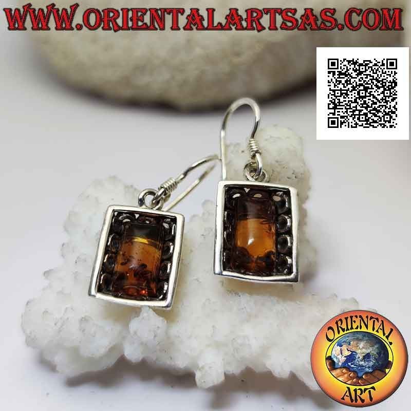 Silberne Hebelohrringe mit rechteckigem Cabochon-Bernstein und perforiertem Rahmen