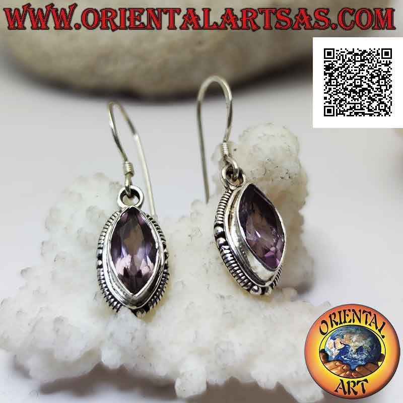 Silberne Hebelohrringe mit facettiertem Shuttle-Amethyst, umgeben von Verflechtungen und Kugeln