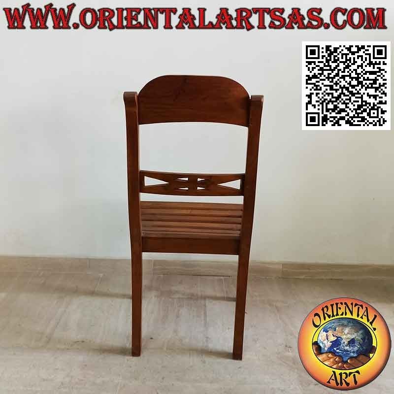 Silla estilo Raffles con respaldo curvo y fondo de listones, en madera de teca