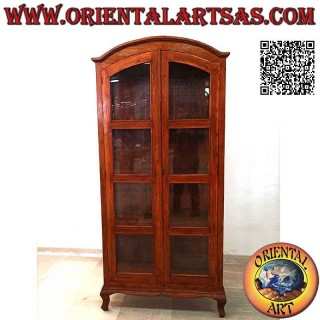 Vitrina alta con puerta doble y cuatro estantes con tapa curvada en madera de teca
