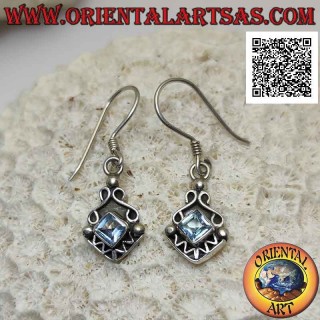 Orecchini in argento pendenti con acquamarina quadrata romboidale tra due infiniti e decorazione zig zag