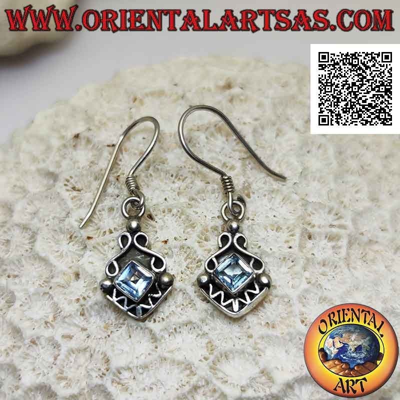 Orecchini in argento pendenti con acquamarina quadrata romboidale tra due infiniti e decorazione zig zag