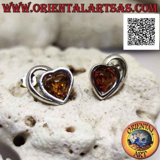 Silver lobe earrings with amber in the shape of a transversal heart on a smooth setting