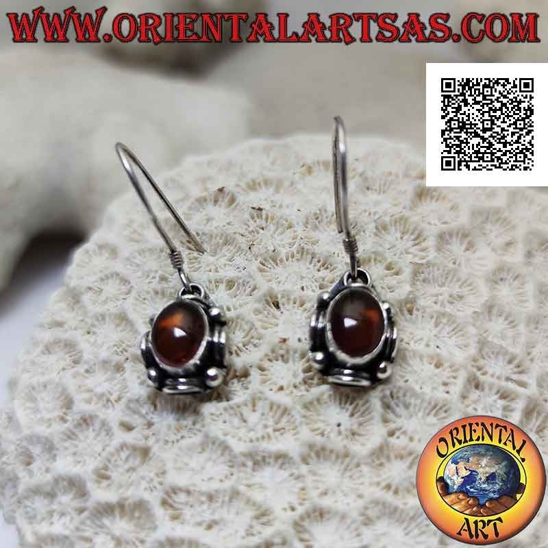 Pendientes colgantes de plata con ámbar ovalado rodeados de bolas y discos alternados