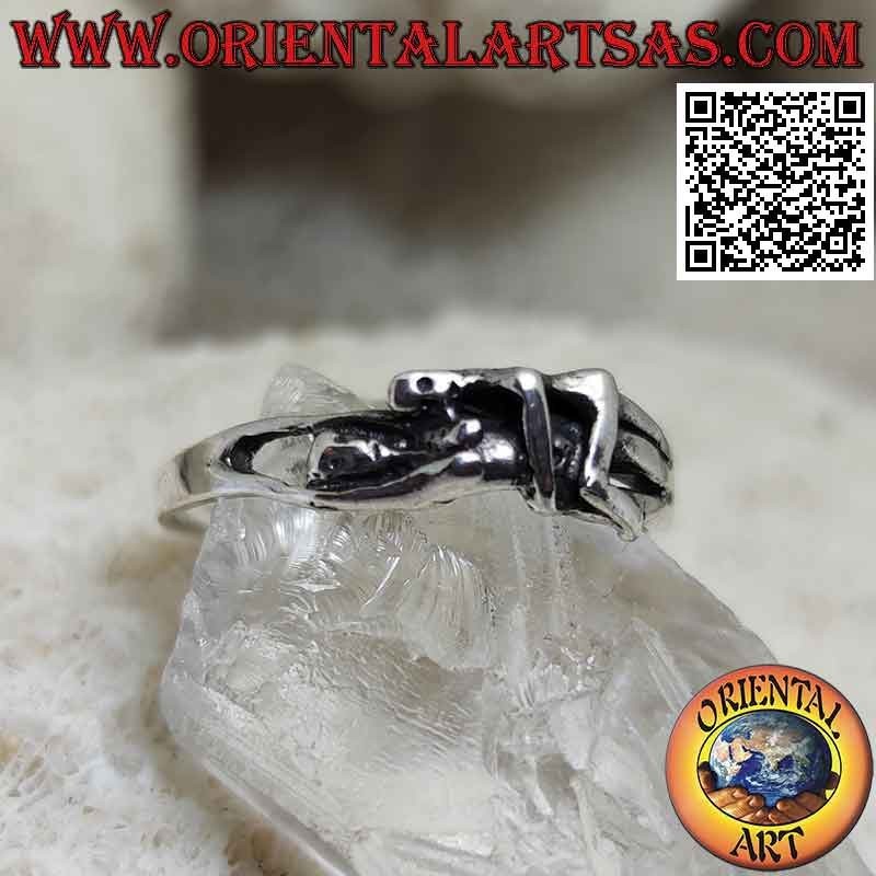 Anillo erótico Kamasutra de plata, el abrazo del amante a la mujer