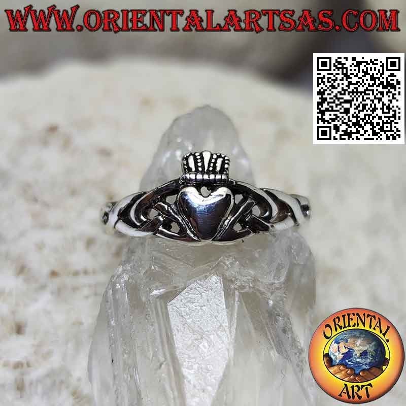 Irischer Claddagh Silberring (Liebestreue und Freundschaft) und keltischer Knoten