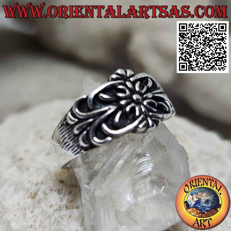 Anillo de plata con sello noble en alto relieve