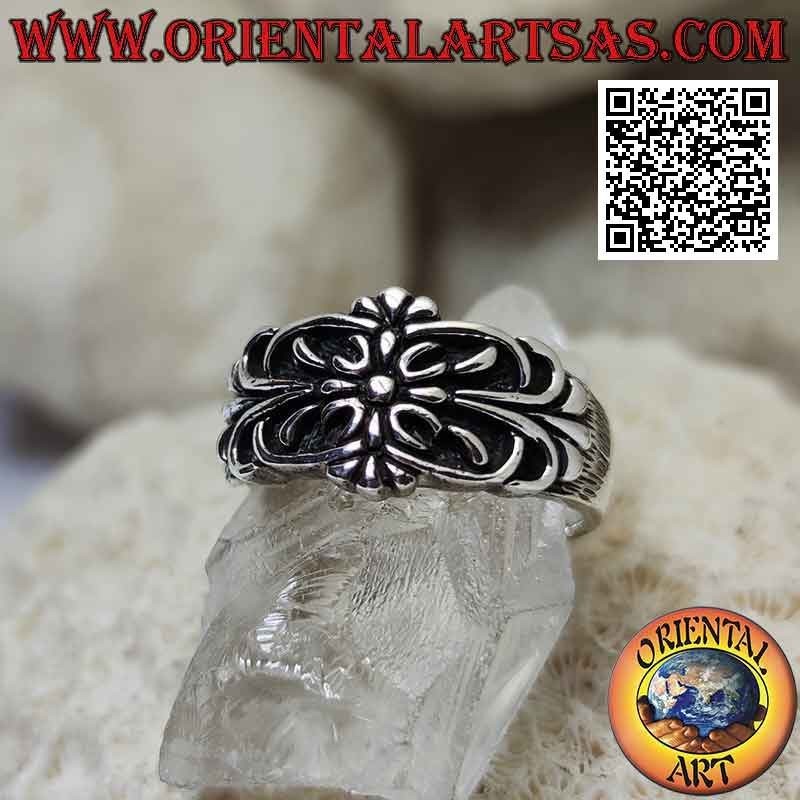Silver ring with noble seal in high relief