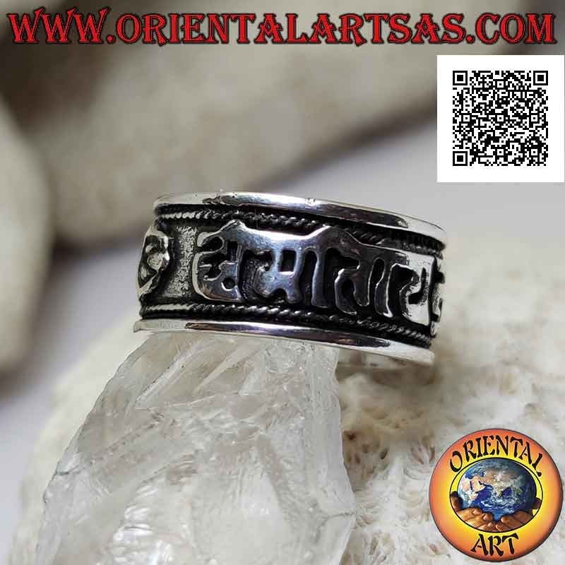 Anello in argento a fascia con mantra tibetano OM MANI PADME HUM