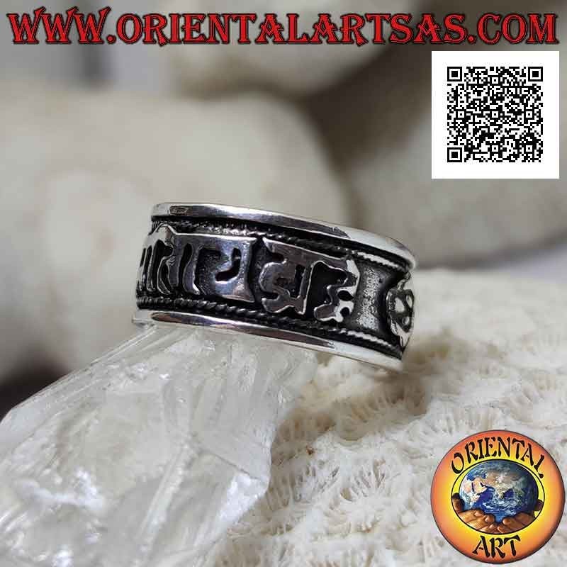 Bague en argent avec mantra tibétain OM MANI PADME HUM