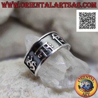 Bague en argent avec Mantra Oṃ Maṇi Padme Hūṃ et symbole final Om en bas-relief