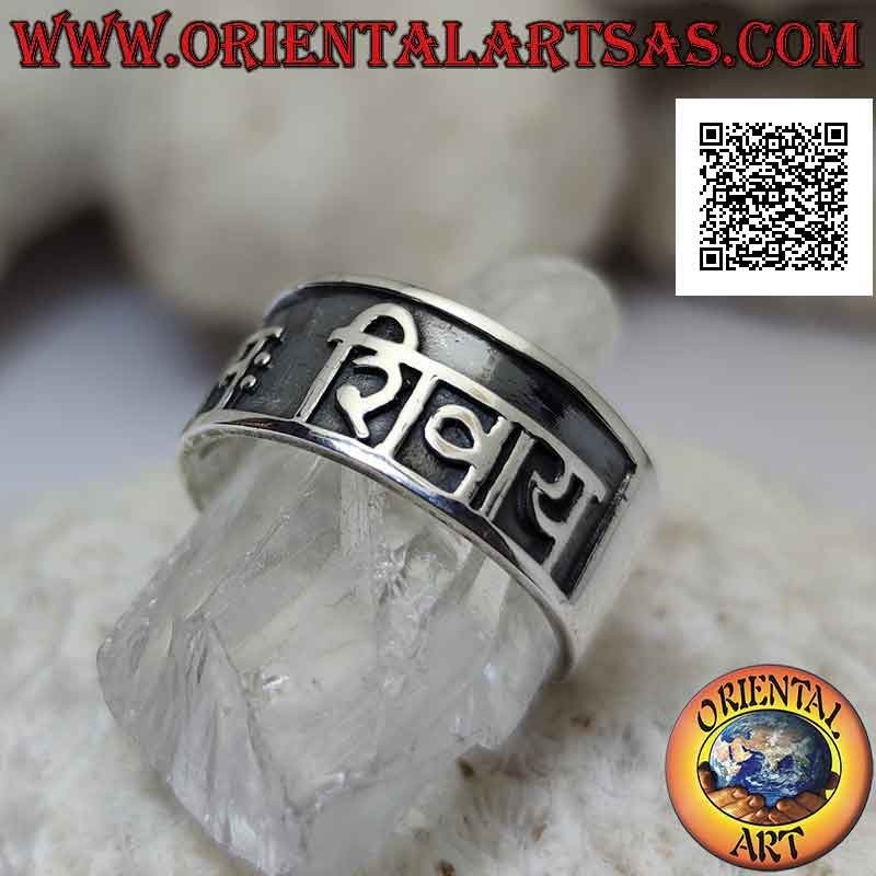 Silver band ring with Mantra Oṃ Maṇi Padme Hūṃ and final Om symbol in bas-relief