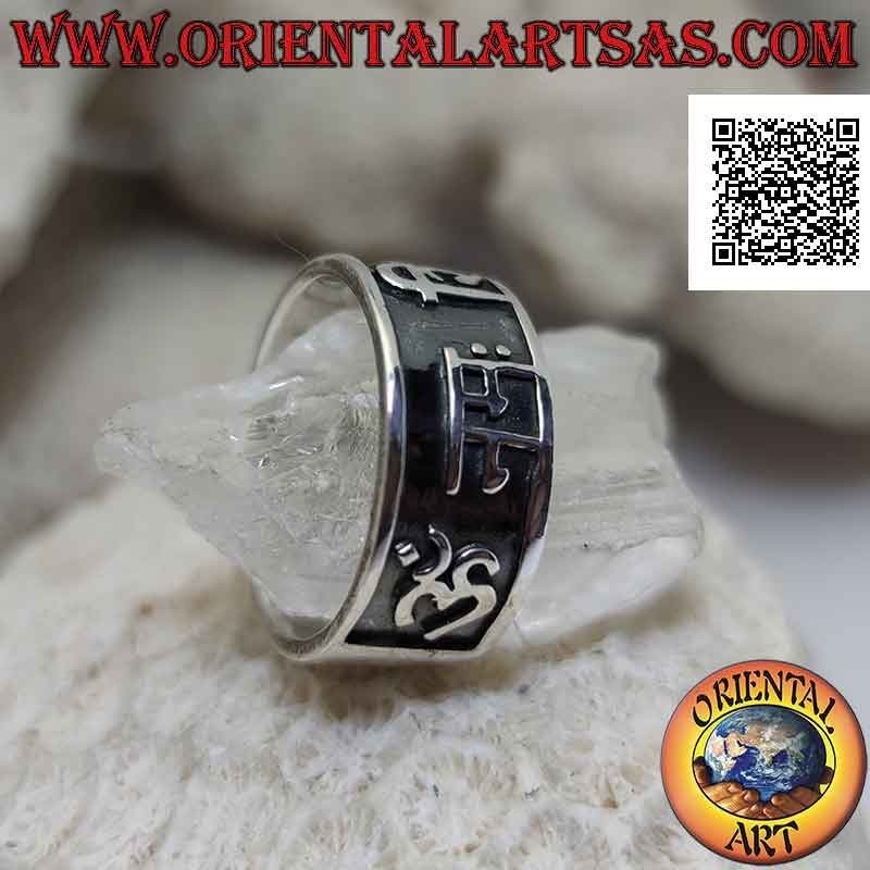 Anillo de plata con Mantra Oṃ Maṇi Padme Hūṃ y símbolo Om final en bajorrelieve