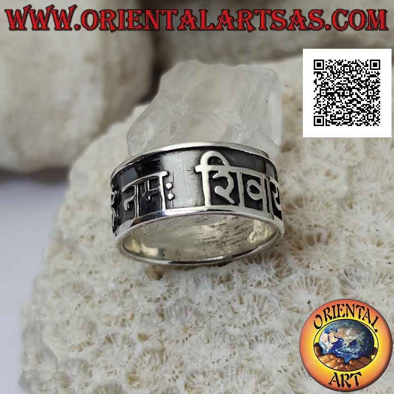 Silberner Bandring mit Mantra Oṃ Maṇi Padme Hūṃ und letztem Om-Symbol im Basrelief