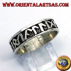 band bague en argent avec des runes celtiques