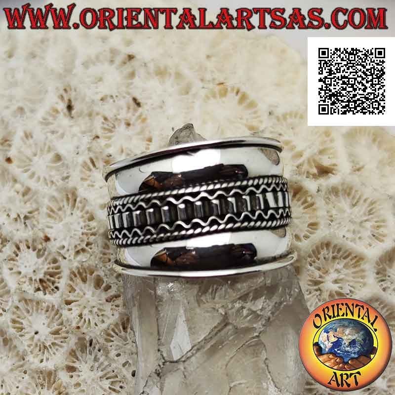 Bague en argent à large bande avec décoration à trois maillons le long du centre, Bali