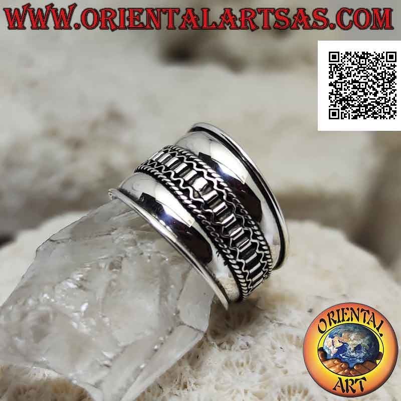Wide band silver ring with three-link decoration along the center, Bali