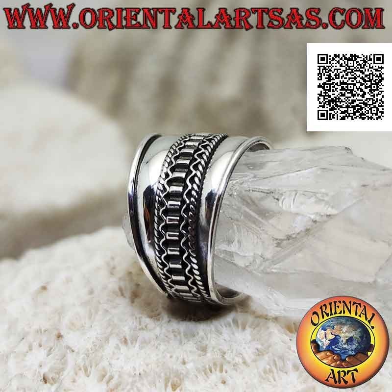 Wide band silver ring with three-link decoration along the center, Bali