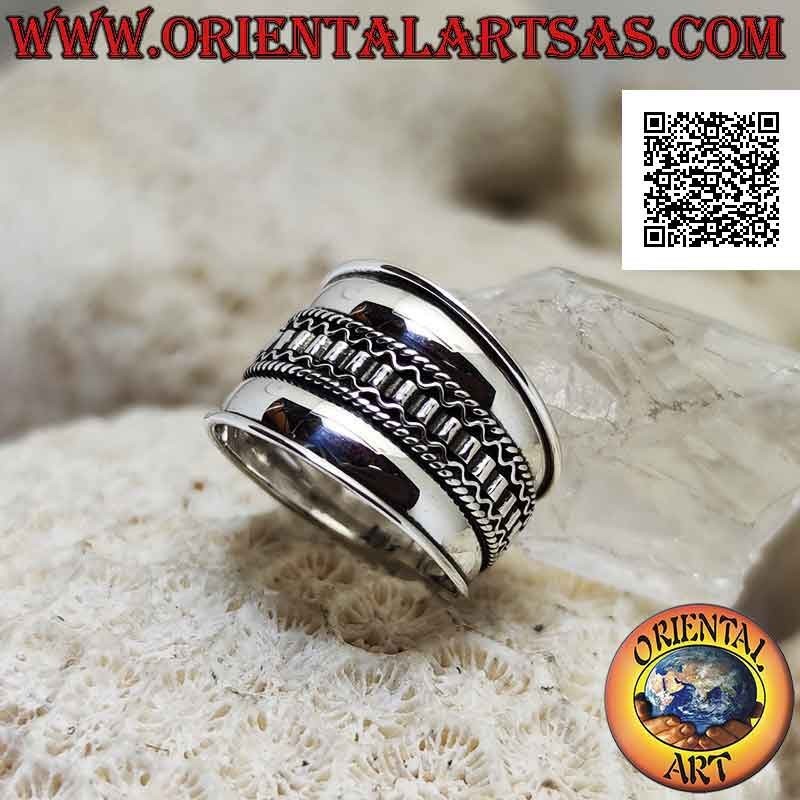 Bague en argent à large bande avec décoration à trois maillons le long du centre, Bali
