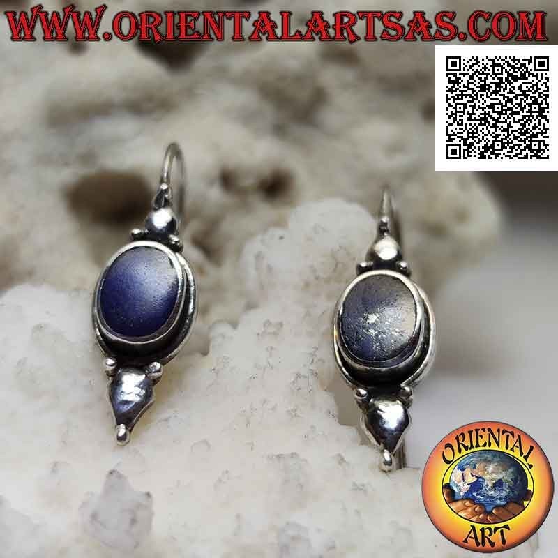 Orecchini in argento a monachella con lapislazzulo ovale su montatura liscia con piastrina sopra e sotto