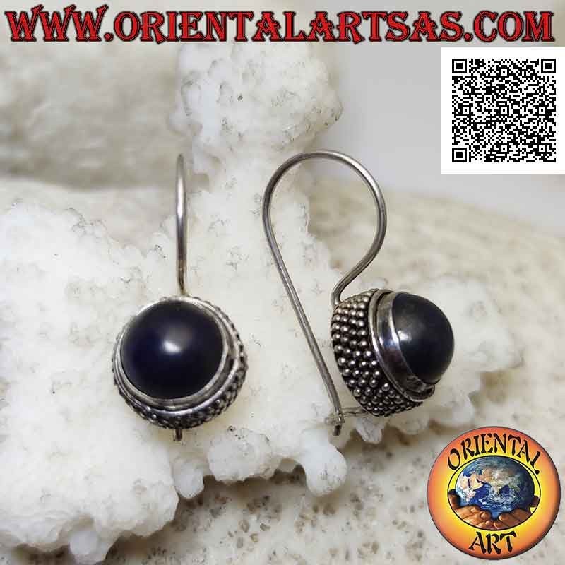 Boucles d'oreilles crochet en argent avec cabochon rond en lapis lazuli entouré de 4 rangées de boules
