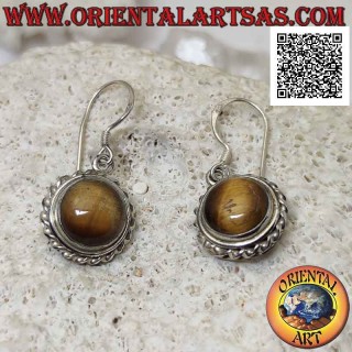 Orecchini in argento a monachella con occhio di tigra tondo cabochon contornato da linea elicoidale