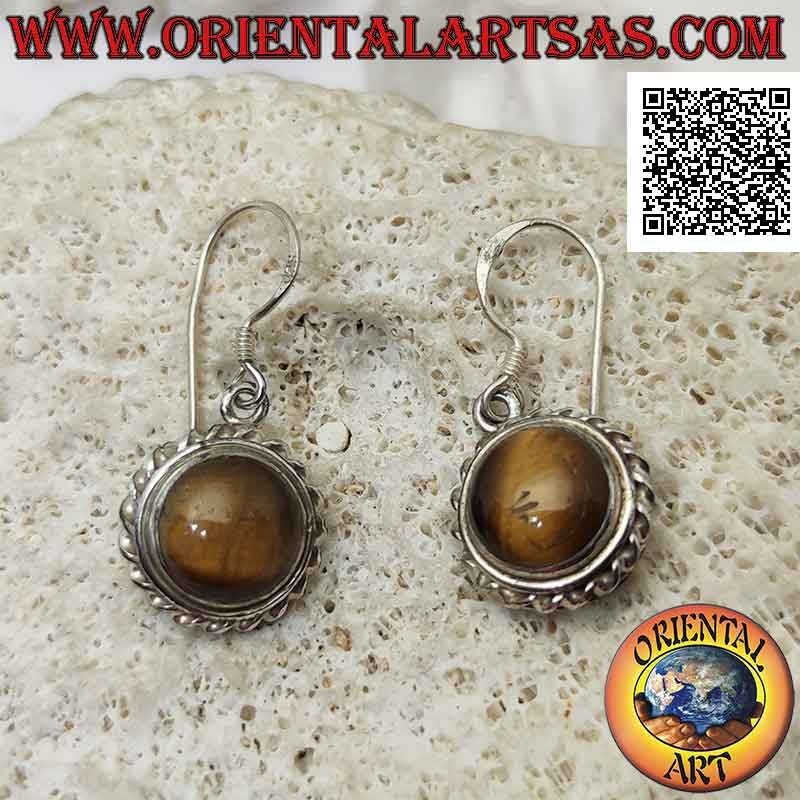 Orecchini in argento a monachella con occhio di tigra tondo cabochon contornato da linea elicoidale