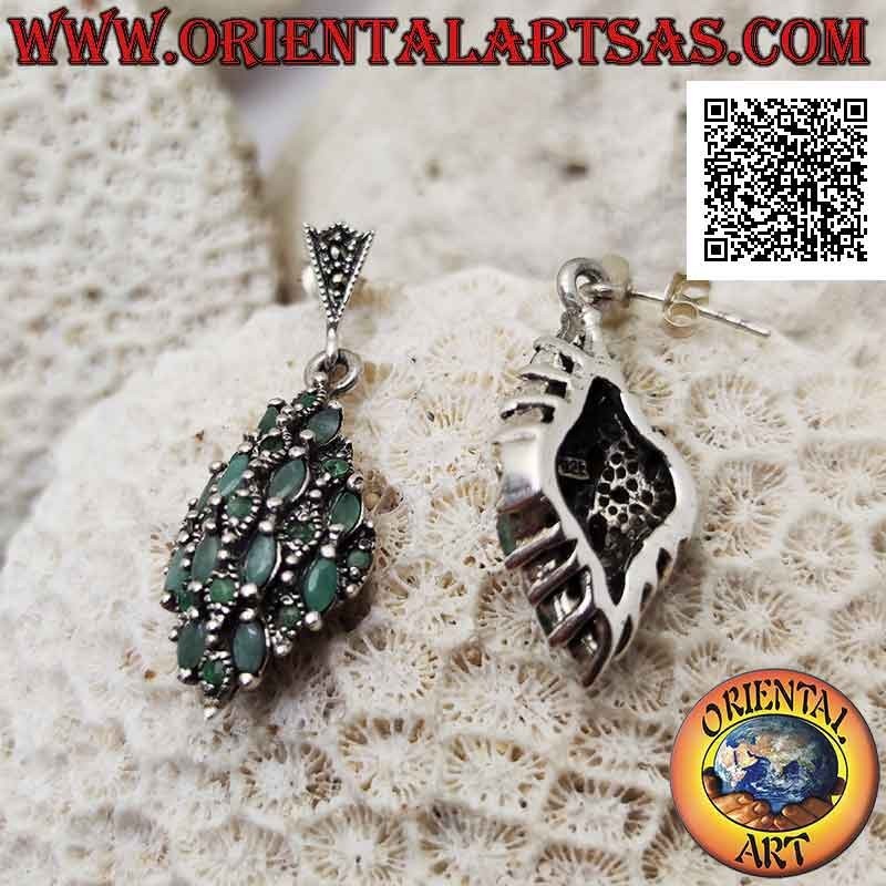 Boucles d'oreilles en argent serti de losanges d'émeraudes navettes naturelles alternant avec de la marcassite