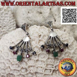Boucles d'oreilles pendantes en argent avec saphirs naturels, rubis et émeraudes alternés avec de la marcassite