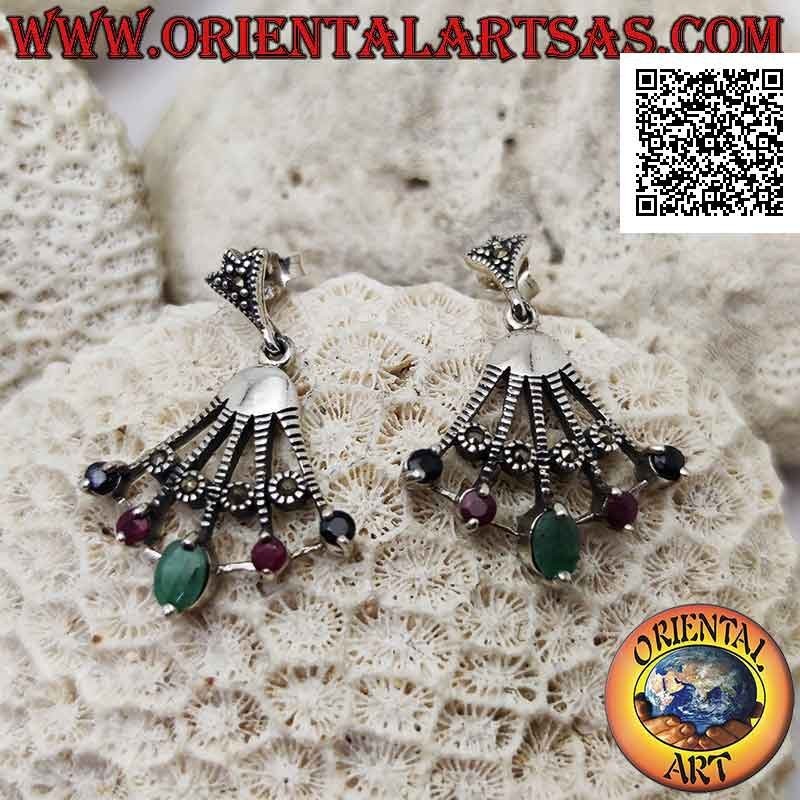 Boucles d'oreilles pendantes en argent avec saphirs naturels, rubis et émeraudes alternés avec de la marcassite