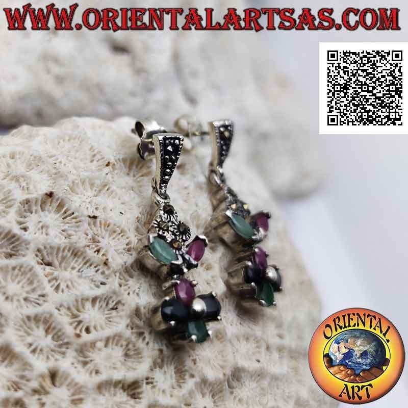 Boucles d'oreilles pendantes en argent avec une composition d'émeraudes, rubis et saphirs naturels sertis et marcassite