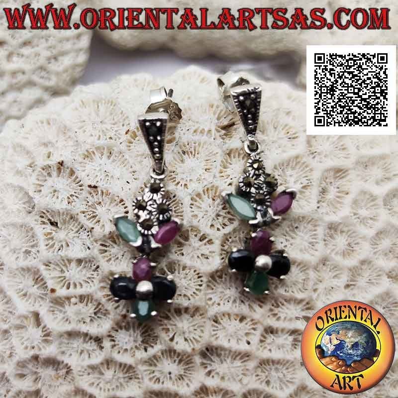 Orecchini in argento pendenti con composizione di smeraldi, rubini e zaffiri naturali incastonati e marcassite