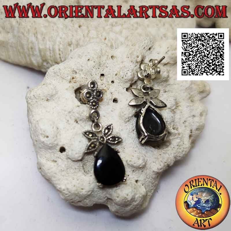 Boucles d'oreilles en argent avec serti onyx goutte et nœud parsemé de marcassite dessus