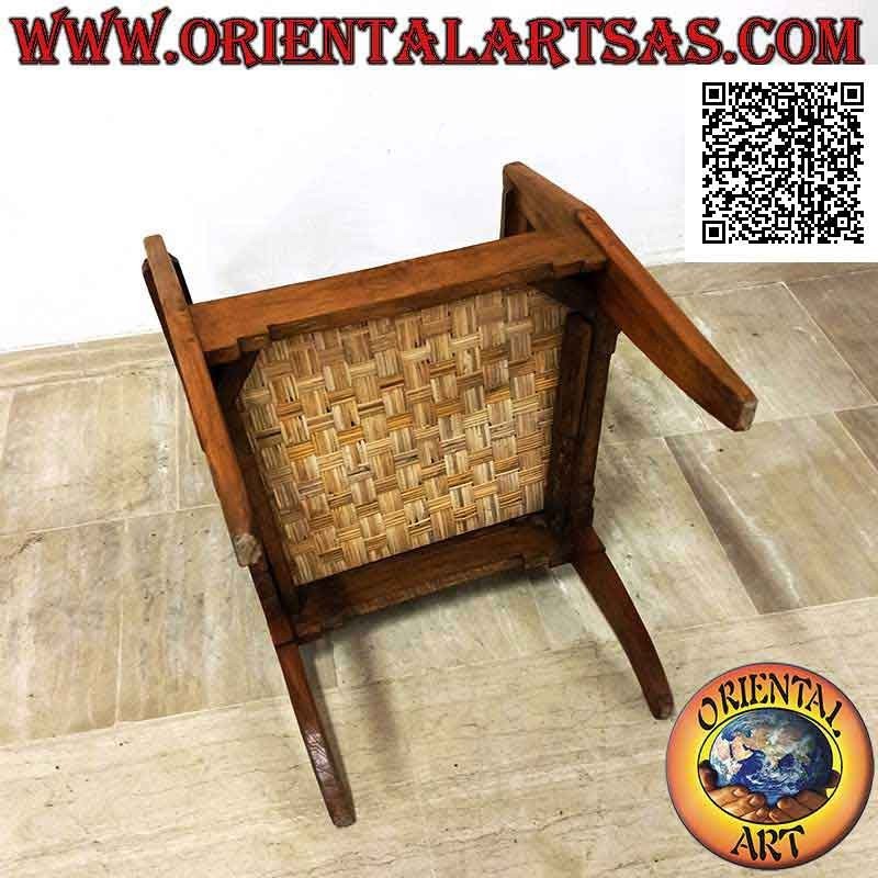 Fauteuil de salon colonial ancien en bois de teck avec assise et dossier en paille viennoise