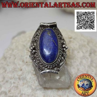 Bague en argent avec lapis lazuli ovale sur monture népalaise et décor floral ethnique en haut relief (17)