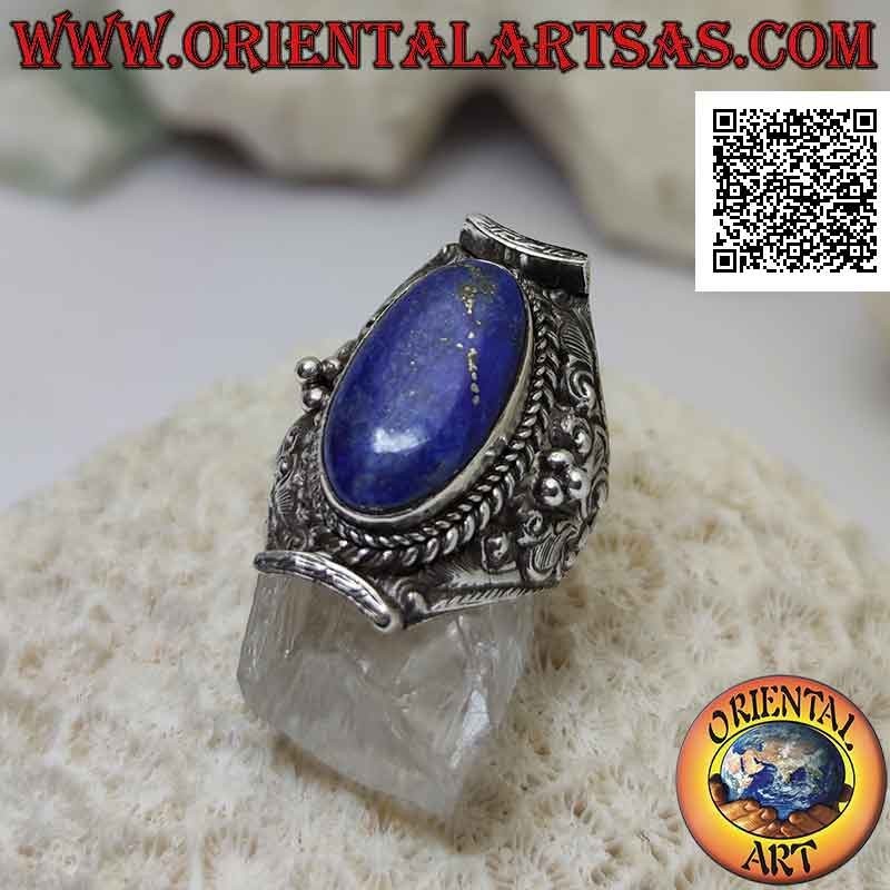 Silberring mit ovalem Lapislazuli auf nepalesischer Fassung und ethnischer Blumendekoration im Hochrelief (17)