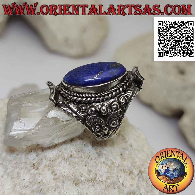 Bague en argent avec lapis lazuli ovale sur monture népalaise et décor floral ethnique en haut relief (17)